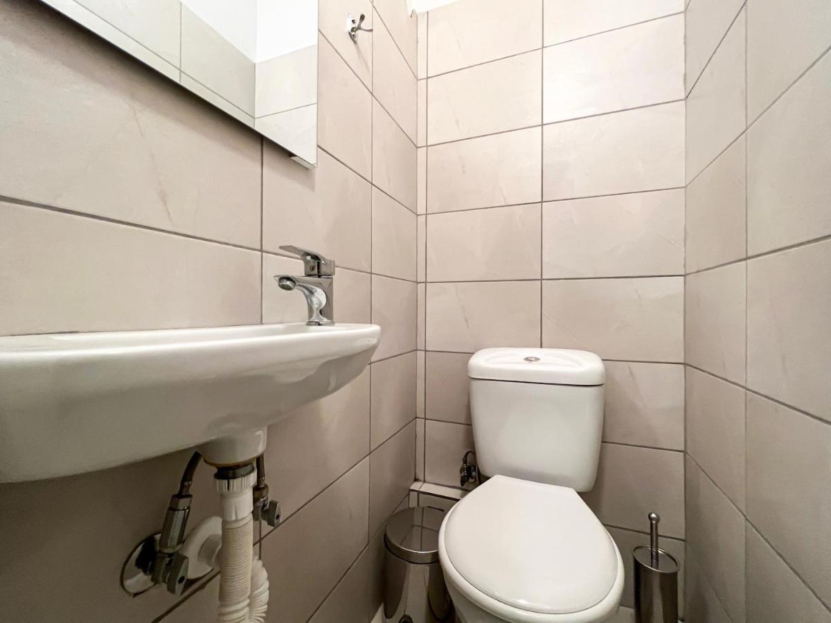 Chiou Spacious 90Sqm Apt In Atina Dış mekan fotoğraf